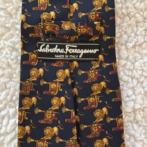 Elegant Lion Patterned Tie